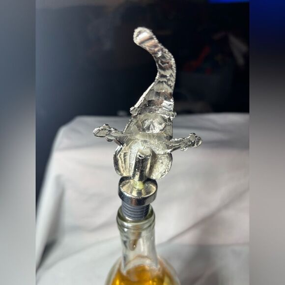 ☃️❄️☃️ New! Cherished Traditions Rhinestone Santa Wine Bottle Stopper - Picture 2 of 6